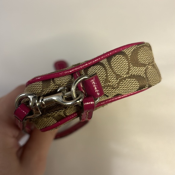Coach Signature Watermelon Small Wristlet Pouch Rare - Picture 8 of 12